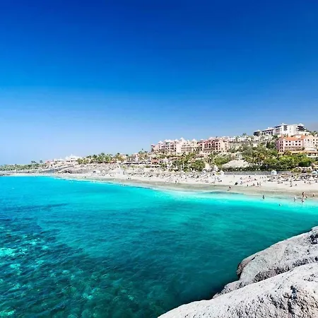 Apartamento Homeforguest Beach Apt With Sea View & Pool, 50 Steps To The Sea