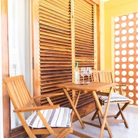 Homeforguest Beach Apt With Sea View & Pool, 50 Steps To The Sea Apartamento *