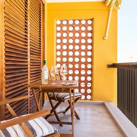 Homeforguest Beach Apt With Sea View & Pool, 50 Steps To The Sea Apartamento