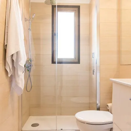 Апартаменты Homeforguest Beach Apt With Sea View & Pool, 50 Steps To The Sea