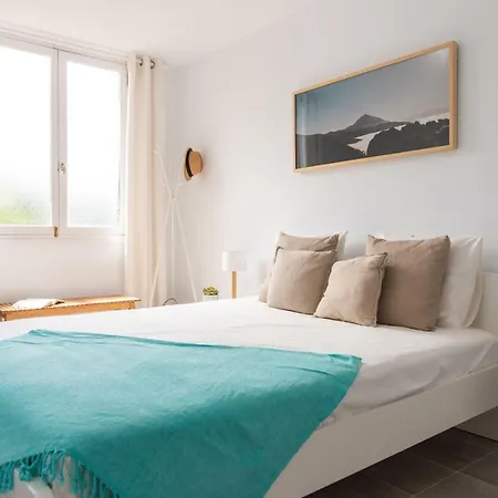 Homeforguest Beach Apt With Sea View & Pool, 50 Steps To The Sea *