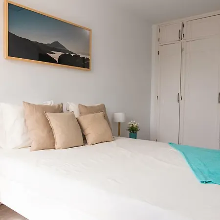 Homeforguest Beach Apt With Sea View & Pool, 50 Steps To The Sea *