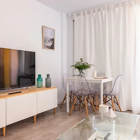 Homeforguest Beach Apt With Sea View & Pool, 50 Steps To The Sea