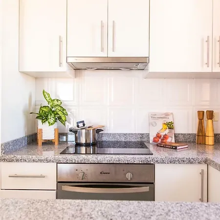 Homeforguest Beach Apt With Sea View & Pool, 50 Steps To The Sea