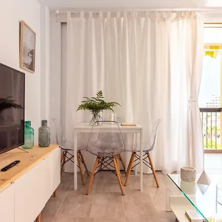 Апартаменты Homeforguest Beach Apt With Sea View & Pool, 50 Steps To The Sea Плайя-Фаньябе