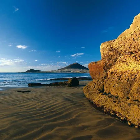 Homeforguest Beach Apt With Sea View & Pool, 50 Steps To The Sea * Плайя-Фаньябе