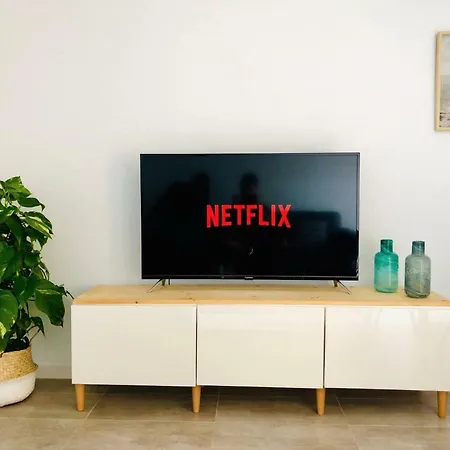 Homeforguest Beach Apt With Sea View & Pool, 50 Steps To The Sea Апартаменты *