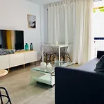 Homeforguest Beach Apt With Sea View & Pool, 50 Steps To The Sea