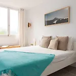 Homeforguest Beach Apt With Sea View & Pool, 50 Steps To The Sea *