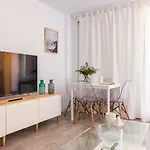 Homeforguest Beach Apt With Sea View & Pool, 50 Steps To The Sea
