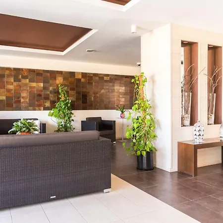 Apartment Homeforguest Beach Apt With Sea View & Pool, 50 Steps To The Sea *