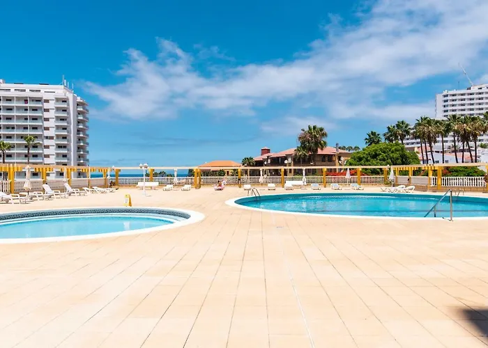 Homeforguest Beach Apt With Sea View & Pool, 50 Steps To The Sea *