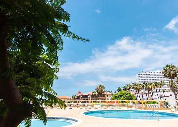 Appartement Homeforguest Beach Apt With Sea View & Pool, 50 Steps To The Sea