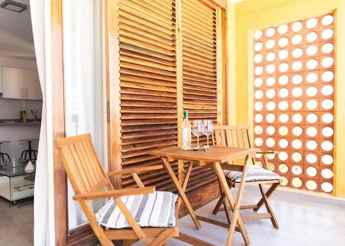 Homeforguest Beach Apt With Sea View & Pool, 50 Steps To The Sea Appartement *