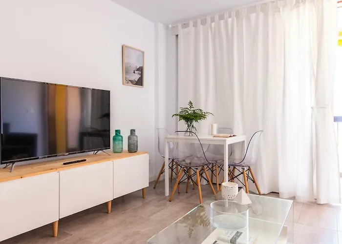 Homeforguest Beach Apt With Sea View & Pool, 50 Steps To The Sea