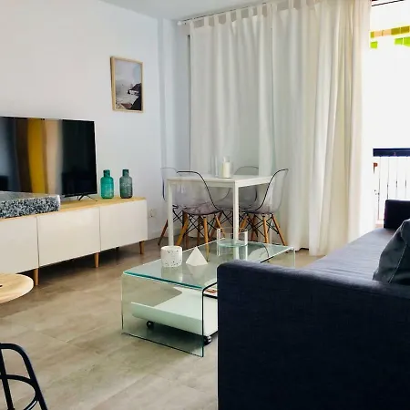 Homeforguest Beach Apt With Sea View & Pool, 50 Steps To The Sea