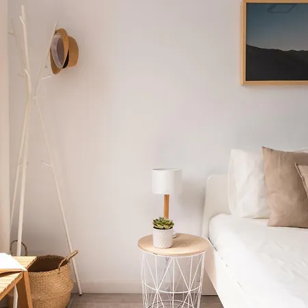 Homeforguest Beach Apt With Sea View & Pool, 50 Steps To The Sea *