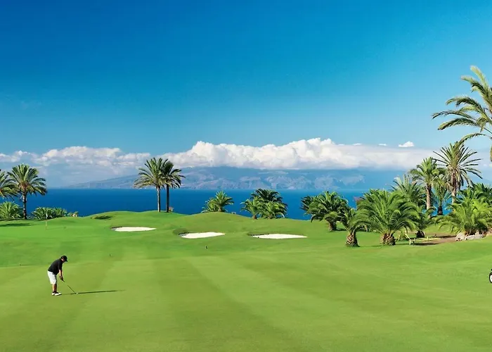 Homeforguest Beach Apt With Sea View & Pool, 50 Steps To The Sea