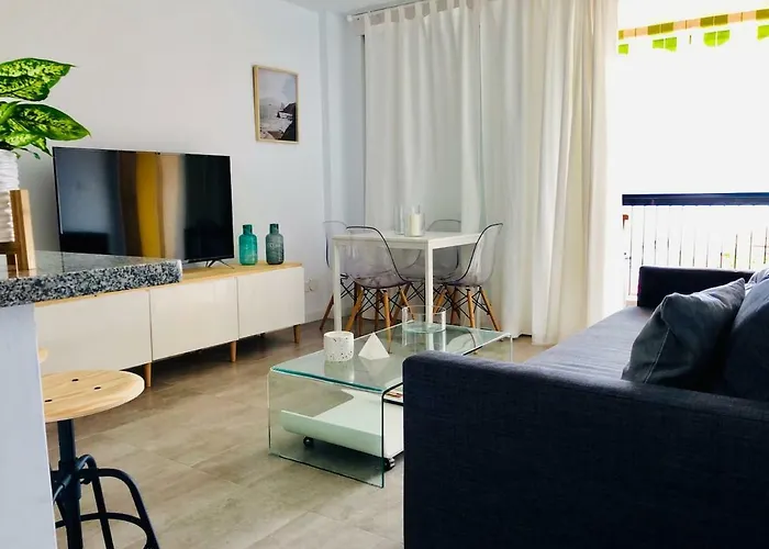 Homeforguest Beach Apt With Sea View & Pool, 50 Steps To The Sea