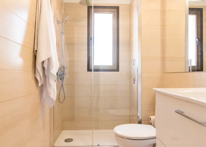 Apartment Homeforguest Beach Apt With Sea View & Pool, 50 Steps To The Sea