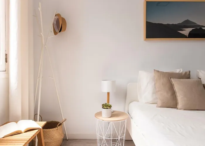 Homeforguest Beach Apt With Sea View & Pool, 50 Steps To The Sea *