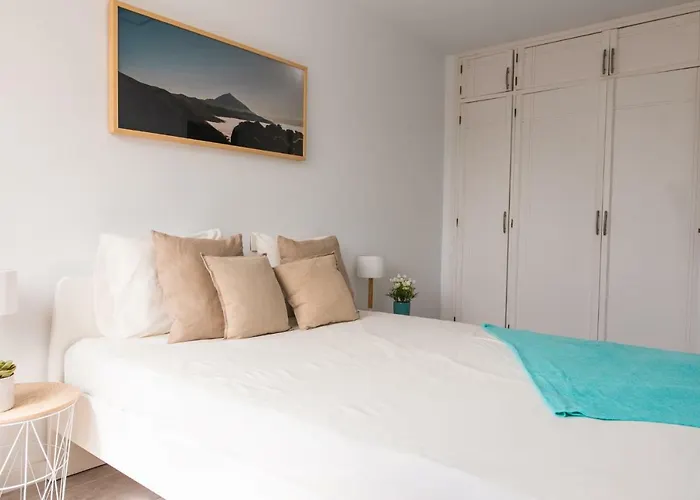 Homeforguest Beach Apt With Sea View & Pool, 50 Steps To The Sea *