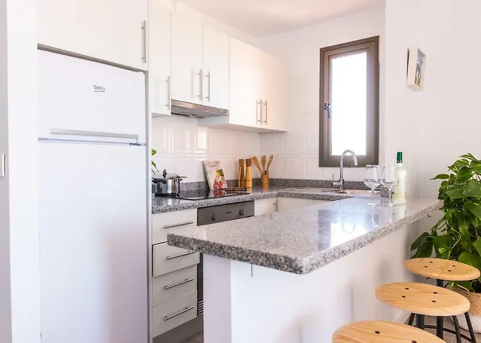 Homeforguest Beach Apt With Sea View & Pool, 50 Steps To The Sea