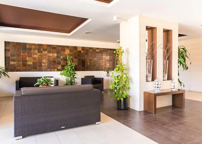 Apartment Homeforguest Beach Apt With Sea View & Pool, 50 Steps To The Sea *